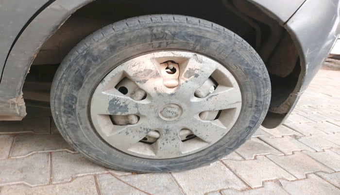 2011 Maruti Wagon R 1.0 LXI CNG, Petrol, Manual, 1,19,853 km, tyre