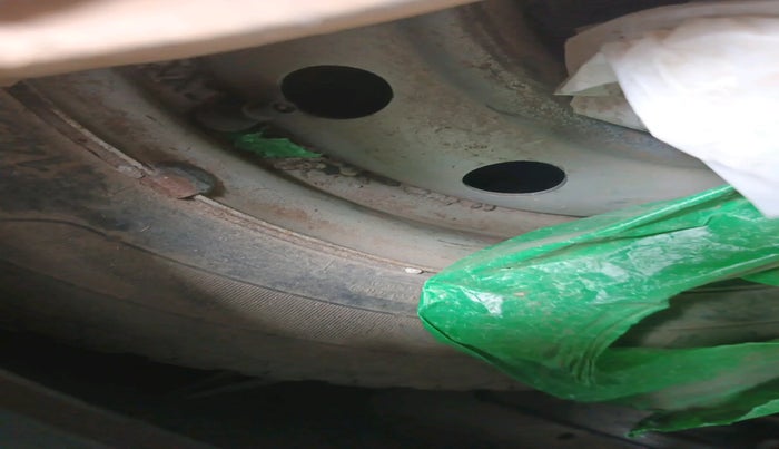 2011 Maruti Wagon R 1.0 LXI CNG, Petrol, Manual, 1,19,853 km, tyre