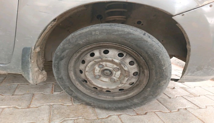 2011 Maruti Wagon R 1.0 LXI CNG, Petrol, Manual, 1,19,853 km, tyre