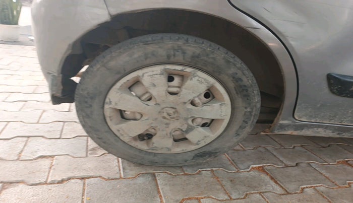 2011 Maruti Wagon R 1.0 LXI CNG, Petrol, Manual, 1,19,853 km, tyre