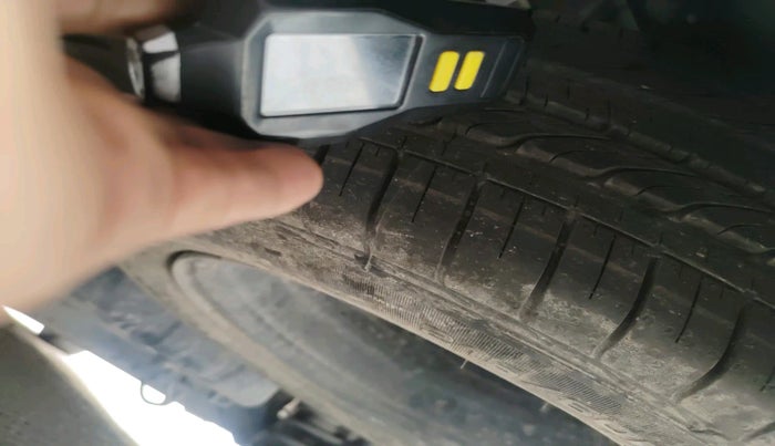 2021 MG HECTOR PLUS SELECT 2.0 DIESEL TURBO MT 7-STR, Diesel, Manual, 1,62,206 km, tyre