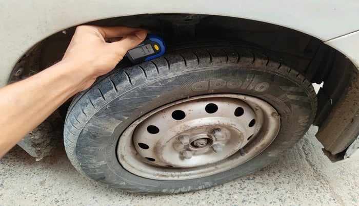 2015 Maruti Wagon R 1.0 LXI, Petrol, Manual, 93,029 km, tyre