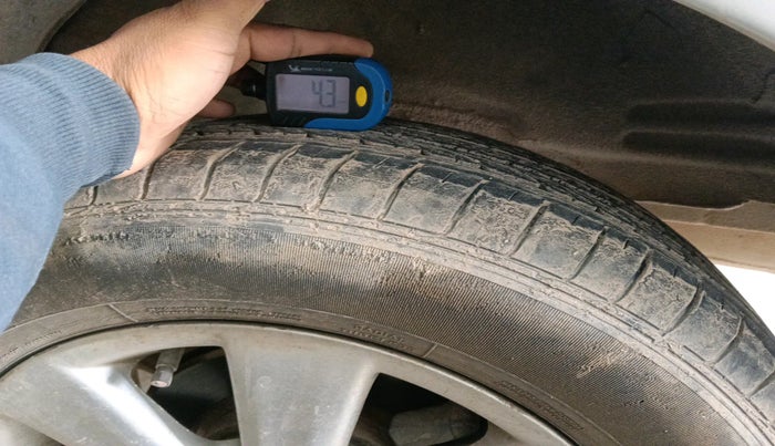 2011 Toyota Corolla Altis J PETROL, Petrol, Manual, 86,226 km, tyre