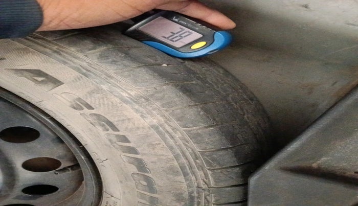 2011 Toyota Corolla Altis J PETROL, Petrol, Manual, 86,226 km, tyre