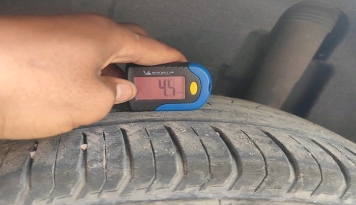 2023 Volkswagen VIRTUS HIGHLINE TSI 1.0 MT, Petrol, Manual, 35,556 km, tyre