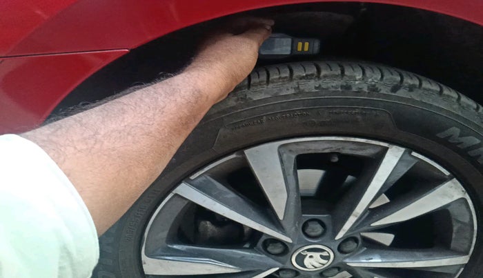 2023 Skoda SLAVIA STYLE 1.0L TSI AT, Petrol, Automatic, 11,118 km, tyre