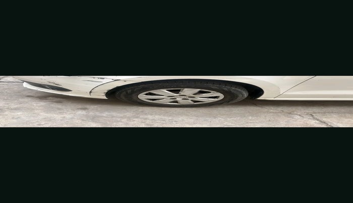 2012 Volkswagen Vento COMFORTLINE DIESEL 1.6, Diesel, Manual, 1,21,218 km, tyre