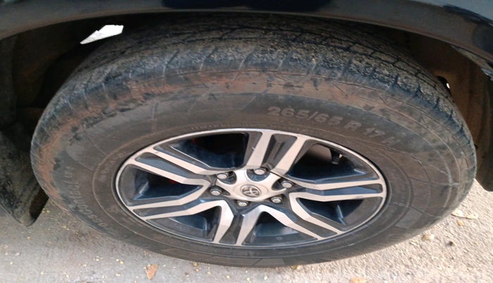 2010 Toyota Fortuner 3.0 4X4 MT, Diesel, Manual, 1,92,113 km, tyre