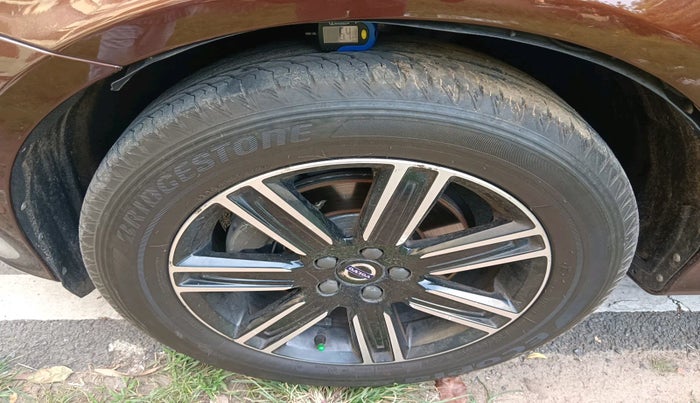 2016 Volvo XC 60 D4 Momentum, Diesel, Automatic, 1,26,276 km, tyre