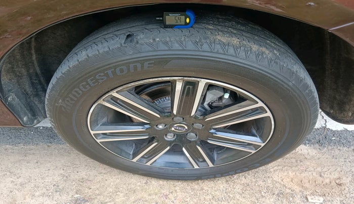 2016 Volvo XC 60 D4 Momentum, Diesel, Automatic, 1,26,276 km, tyre