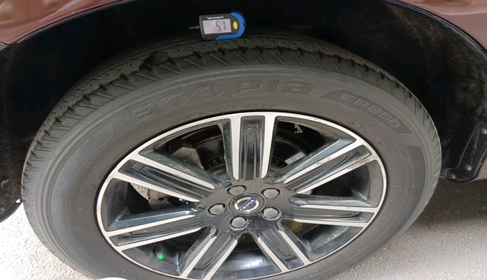 2016 Volvo XC 60 D4 Momentum, Diesel, Automatic, 1,26,276 km, tyre