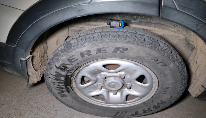 2017 Tata Hexa XE 4X2 7 STR, Diesel, Manual, 87,275 km, tyre