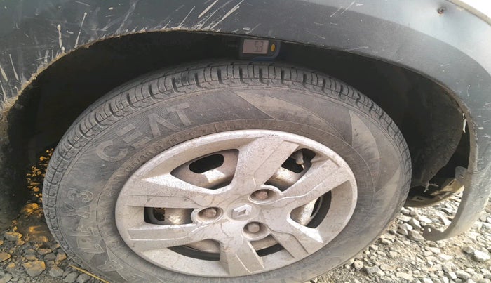 2017 Renault Kwid RXL, Petrol, Manual, 1,03,775 km, tyre