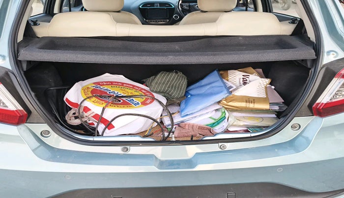 2023 Tata TIAGO EV XZ PLUS TECH LUX LONG RANGE, Electric, Automatic, 40,513 km, tyre