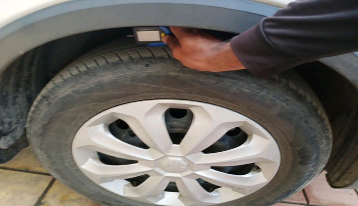 2024 MG ASTOR Sprint 1.5 MT (Ivory), Petrol, Manual, 9,550 km, tyre