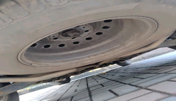 2015 Mahindra XUV500 W10, Diesel, Manual, 3,25,025 km, tyre