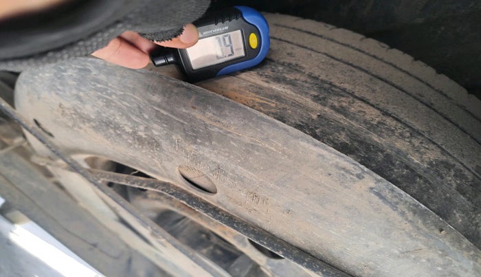 2013 Nissan Terrano XL (D), Diesel, Manual, 1,32,604 km, tyre