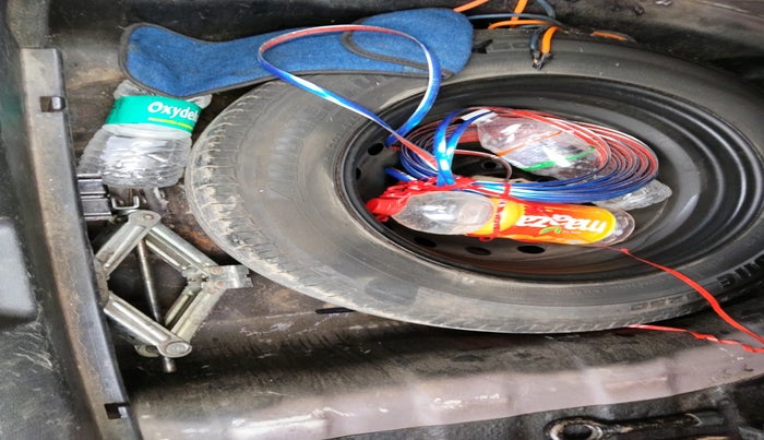 2011 Hyundai Verna FLUIDIC 1.4 VTVT, Petrol, Manual, 1,29,163 km, tyre