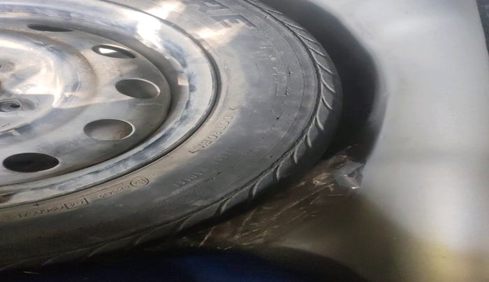 2013 Hyundai Eon MAGNA +, Petrol, Manual, 59,468 km, tyre