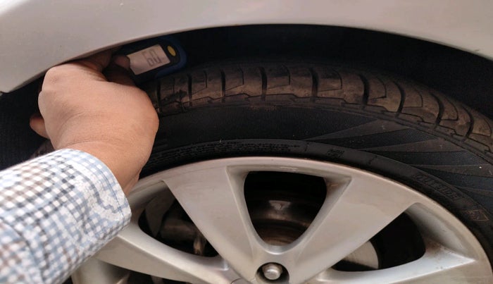 2011 Hyundai Verna FLUIDIC 1.6 VTVT SX, Petrol, Manual, 1,13,789 km, tyre