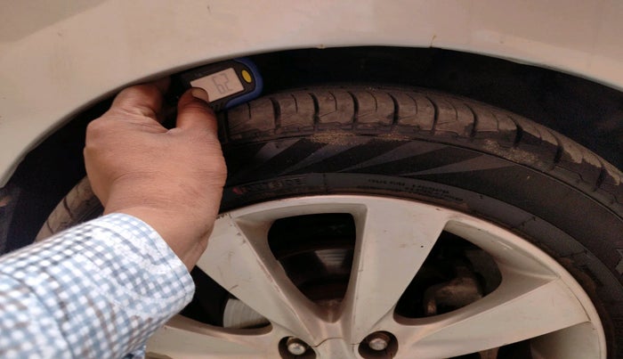 2011 Hyundai Verna FLUIDIC 1.6 VTVT SX, Petrol, Manual, 1,13,789 km, tyre