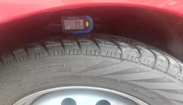 2011 Hyundai i10 ERA 1.1, Petrol, Manual, 1,42,018 km, tyre