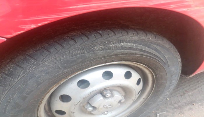 2011 Hyundai i10 ERA 1.1, Petrol, Manual, 1,42,018 km, tyre