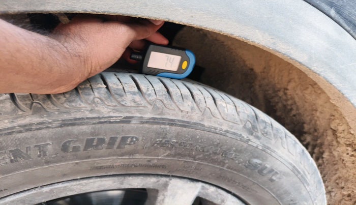 2023 Mahindra XUV700 AX 5 D AT 5 STR, Diesel, Automatic, 1,50,491 km, tyre