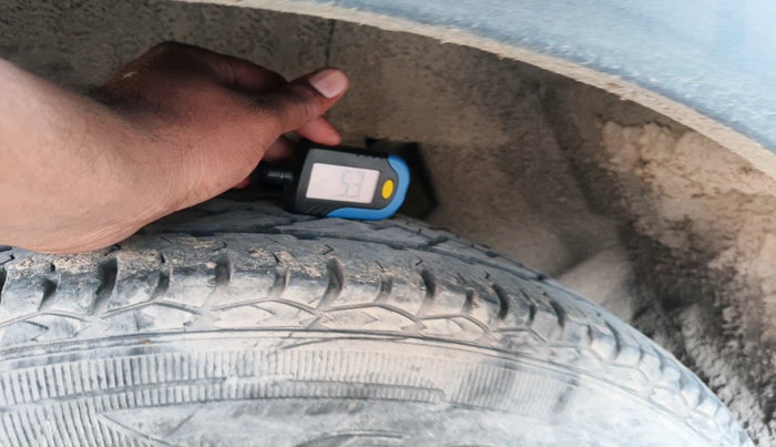 2023 Mahindra XUV700 AX 5 D AT 5 STR, Diesel, Automatic, 1,50,491 km, tyre