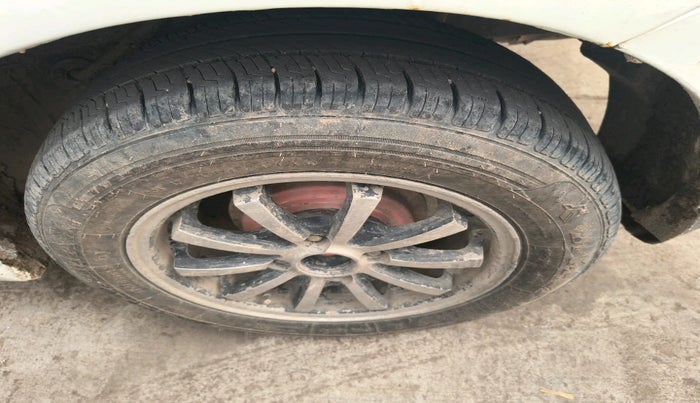 2015 Honda Amaze 1.5L I-DTEC EX, Diesel, Manual, 1,23,110 km, tyre