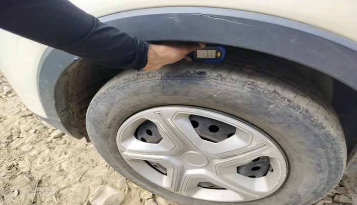 2021 Mahindra XUV300 W4 1.2 PETROL, Petrol, Manual, 48,906 km, tyre