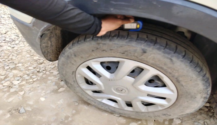 2021 Mahindra XUV300 W4 1.2 PETROL, Petrol, Manual, 48,906 km, tyre