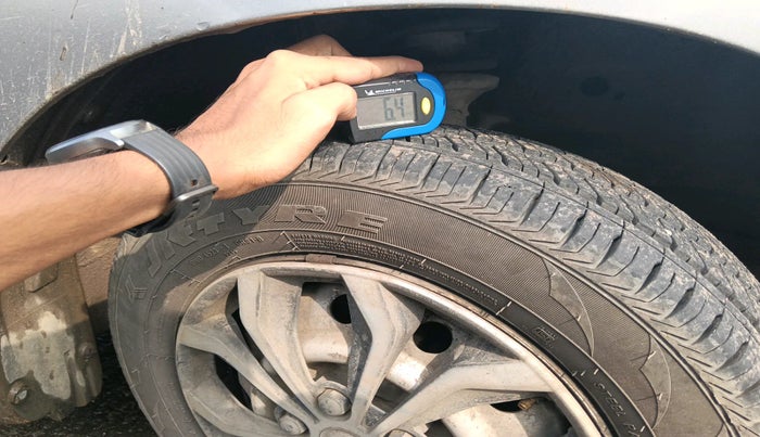 2015 Maruti Wagon R 1.0 LXI CNG, Petrol, Manual, 1,02,083 km, tyre