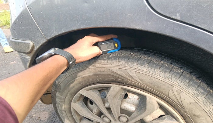 2015 Maruti Wagon R 1.0 LXI CNG, Petrol, Manual, 1,02,083 km, tyre