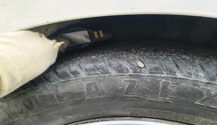 2016 Hyundai Xcent BASE 1.1, Diesel, Manual, 82,474 km, tyre