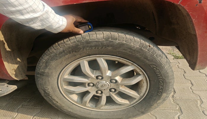 2017 Mahindra TUV300 T8 AMT, Diesel, Automatic, 1,30,476 km, tyre