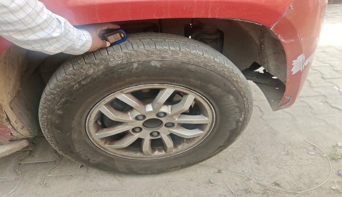 2017 Mahindra TUV300 T8 AMT, Diesel, Automatic, 1,30,476 km, tyre