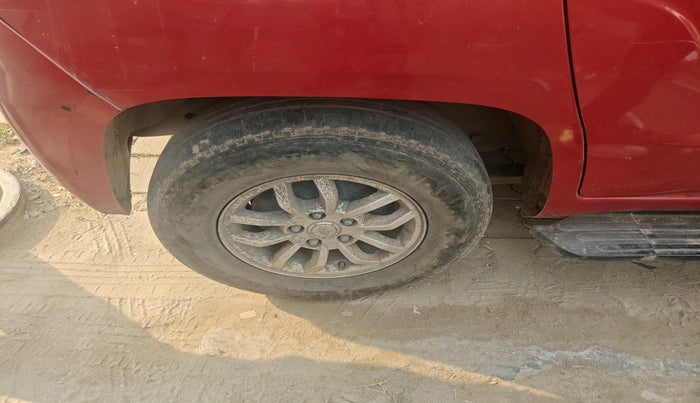 2017 Mahindra TUV300 T8 AMT, Diesel, Automatic, 1,30,476 km, tyre