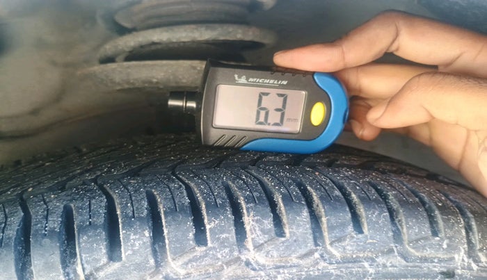 2013 Chevrolet Beat LT PETROL, Petrol, Manual, 50,995 km, tyre