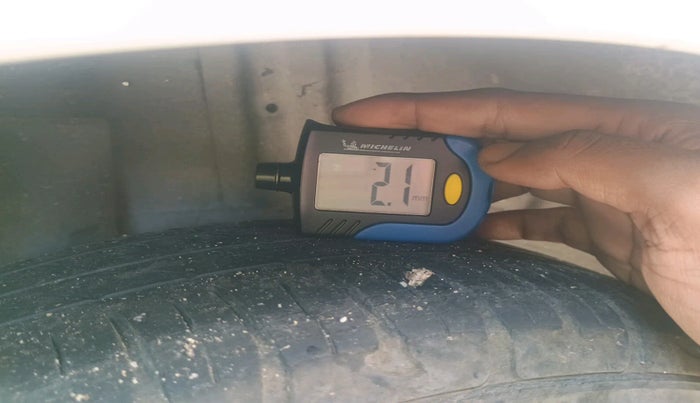 2013 Chevrolet Beat LT PETROL, Petrol, Manual, 50,995 km, tyre