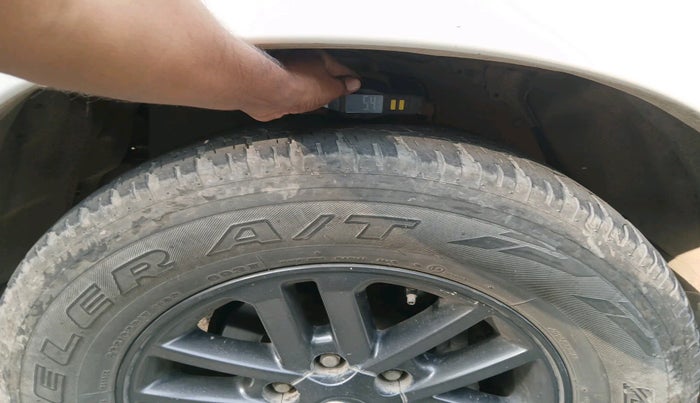 2016 Toyota Fortuner 2.8 4X4 AT, Diesel, Automatic, 1,45,980 km, tyre