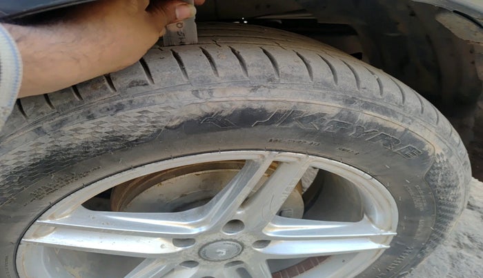 2020 Toyota Innova Crysta 2.4 GX 7 STR, Diesel, Manual, 75,232 km, tyre