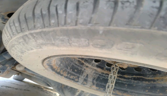 2020 Toyota Innova Crysta 2.4 GX 7 STR, Diesel, Manual, 75,232 km, tyre