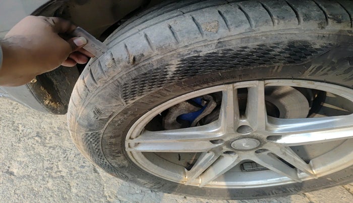 2020 Toyota Innova Crysta 2.4 GX 7 STR, Diesel, Manual, 75,232 km, tyre