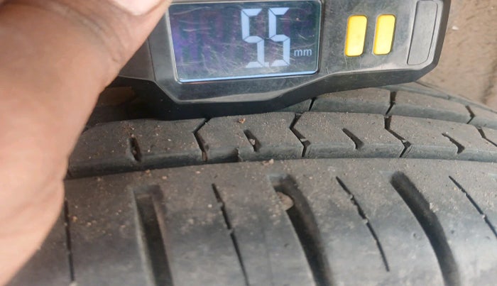 2022 Toyota Glanza V AMT, Petrol, Automatic, 13,984 km, tyre