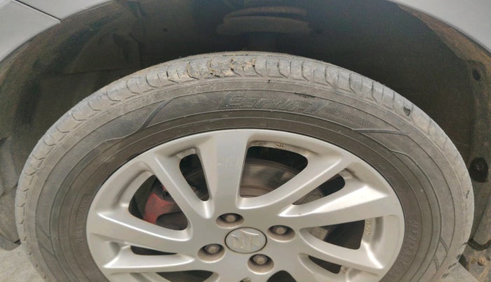 2013 Maruti Swift ZDI, Diesel, Manual, 2,67,554 km, tyre