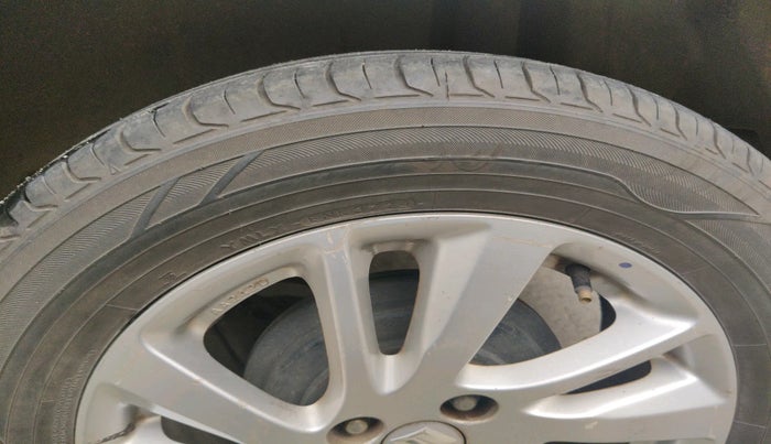 2013 Maruti Swift ZDI, Diesel, Manual, 2,67,554 km, tyre