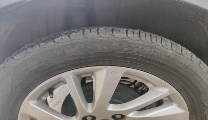 2013 Maruti Swift ZDI, Diesel, Manual, 2,67,554 km, tyre