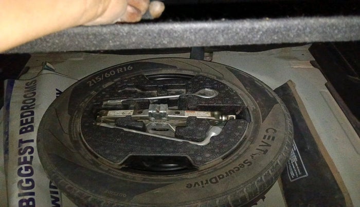 2015 Maruti S Cross ALPHA 1.3, Diesel, Manual, 1,25,102 km, tyre