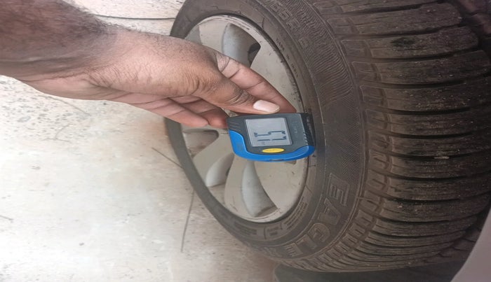 2011 Skoda Superb AMBITION 2.0 TDI CR AT, Diesel, Automatic, 1,55,721 km, tyre